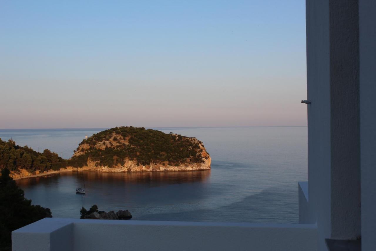 Mando Beachfront Stafylos Habitación foto